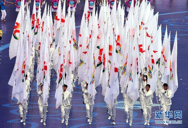 8月9日，第十屆民族運動會會旗方隊進入開幕式現場。 當日，第十屆全國少數民族傳統體育運動會開幕式在內蒙古鄂爾多斯舉行。新華社記者郭勇攝