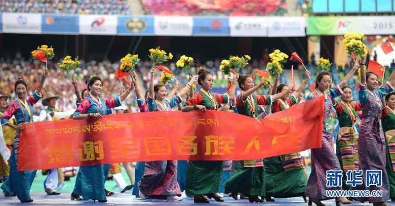 8月9日，西藏自治區代表團在入場儀式上。 當日，第十屆全國少數民族傳統體育運動會開幕式在內蒙古鄂爾多斯舉行。 新華社記者王鵬攝