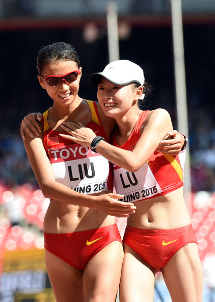 中國選手劉虹（左）、呂秀芝在比賽后慶祝。新華社記者李鋼攝
