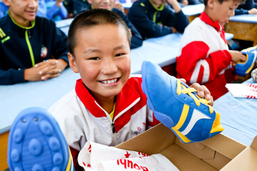 希望之颠 将足球梦想带进宣化 小学生迎来足球