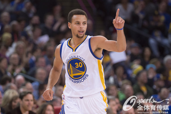 NBA-库里34分勇士五虎上双 成赛季唯一不败球