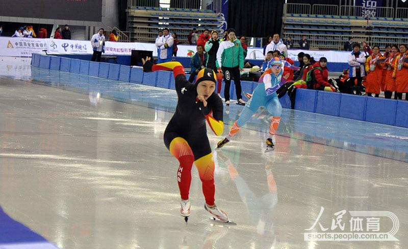组图:冬运会速滑女子1000米 张虹收获个人第三枚金牌--体育--人民网