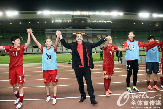 中國女足慶祝勝利