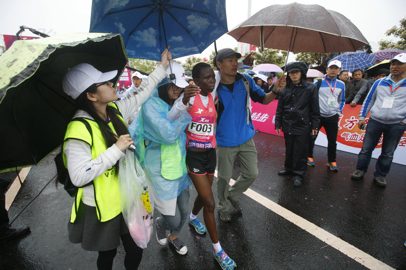 南京女子半馬雨中開跑 肯尼亞選手包攬前三【5】