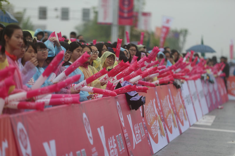 南京女子半馬雨中開跑 肯尼亞選手包攬前三【6】