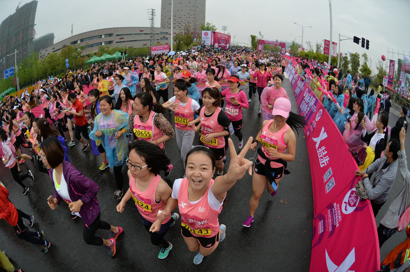 南京女子半馬雨中開跑 肯尼亞選手包攬前三【12】