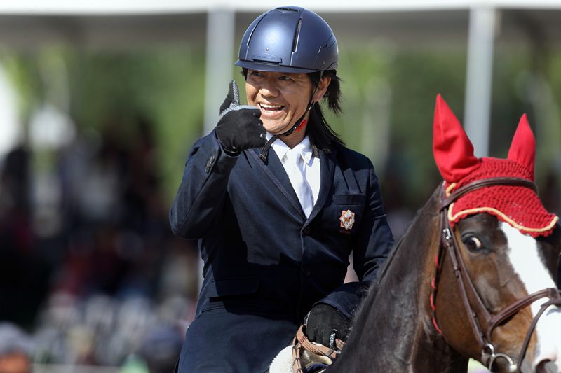 2016马术世界杯渐入高潮英国美女骑手资格赛夺冠2