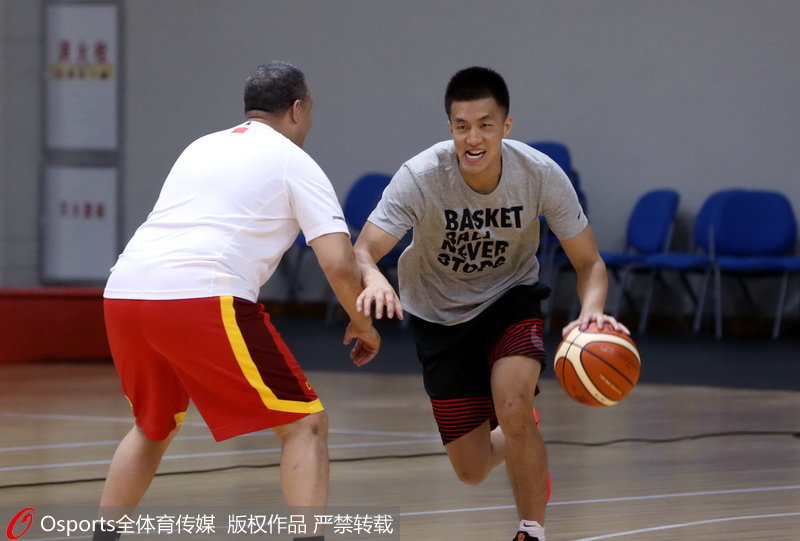 高清：中国男篮备战里约 郭艾伦投入训练状态上佳