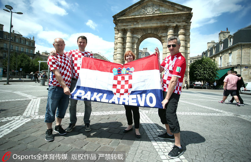 克羅地亞球迷展示旗幟