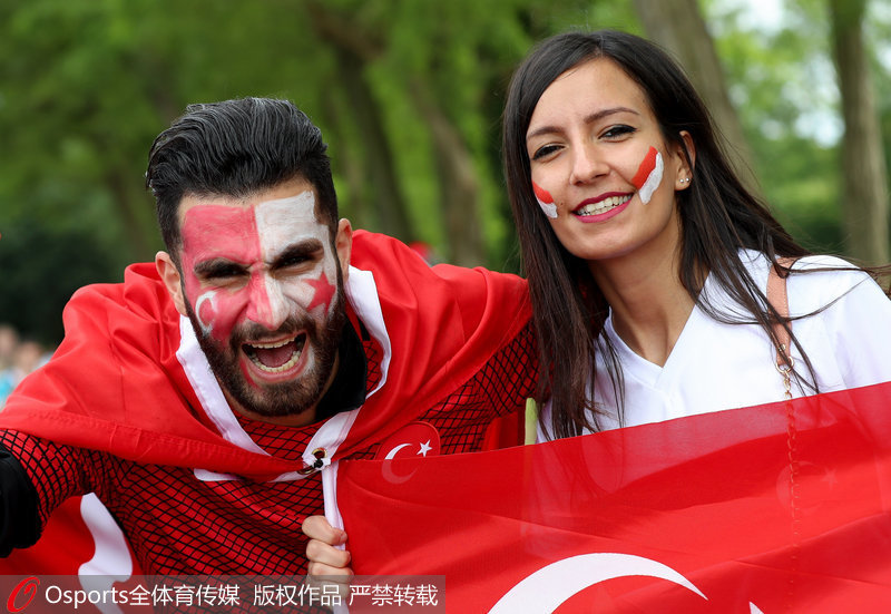 土耳其球迷激情助威
