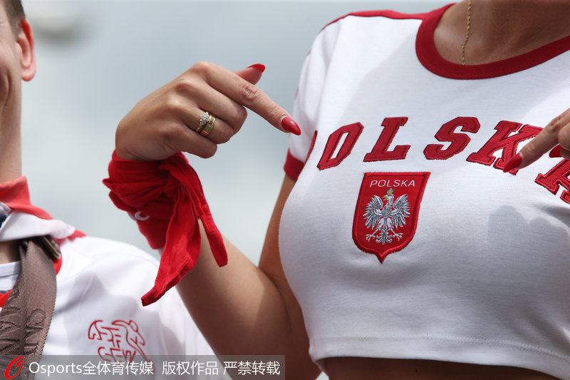波蘭球迷身姿曼妙