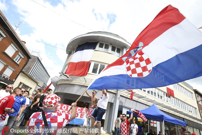 克羅地亞旗幟飄揚