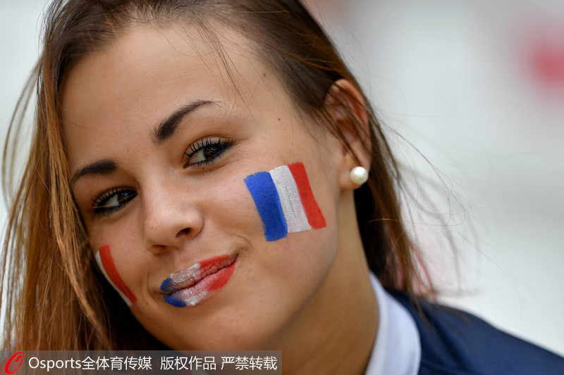 法國美女為球隊助威