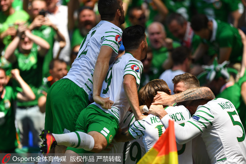 愛爾蘭隊慶祝進球