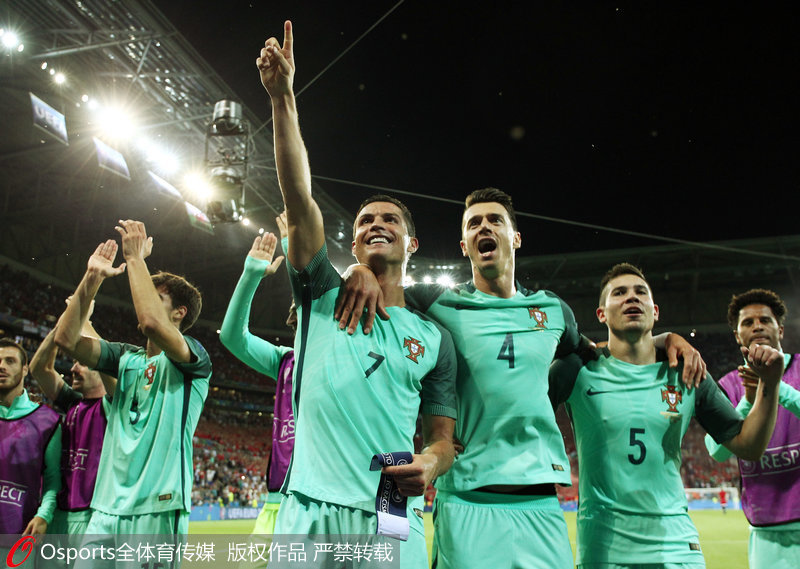 葡萄牙隊賽后歡慶勝利