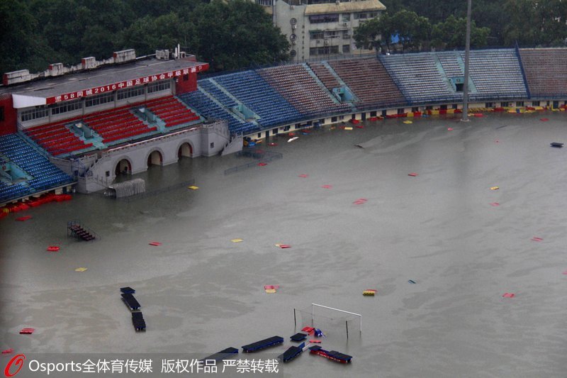 體育場嚴重被淹