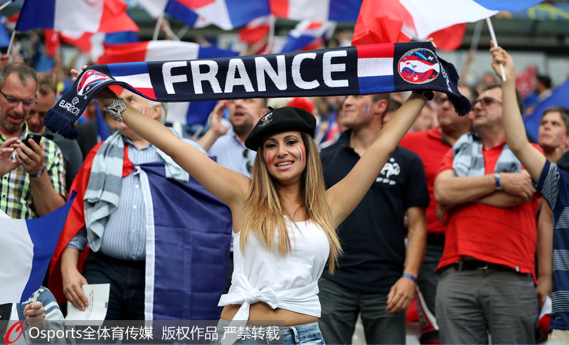 法國美女球迷激情觀戰
