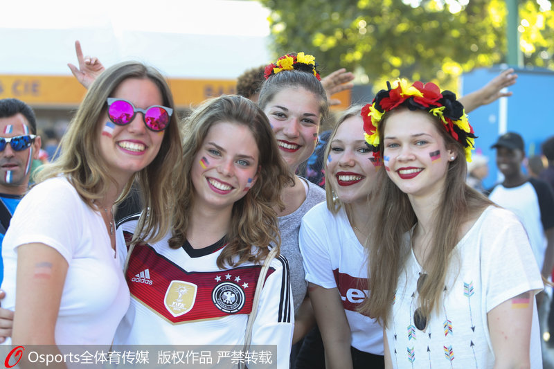 德國隊眾女球迷到場為球隊加油