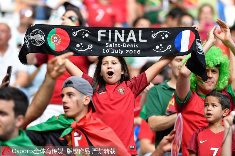 高清：葡萄牙vs法国 决赛在即各路球迷激情助威