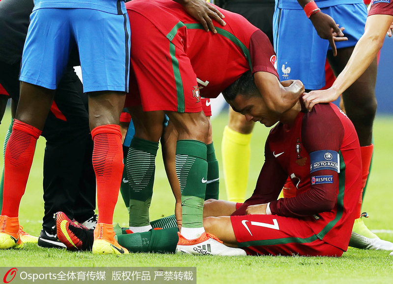 高清：C罗受伤离场 葡萄牙0-0暂平法国