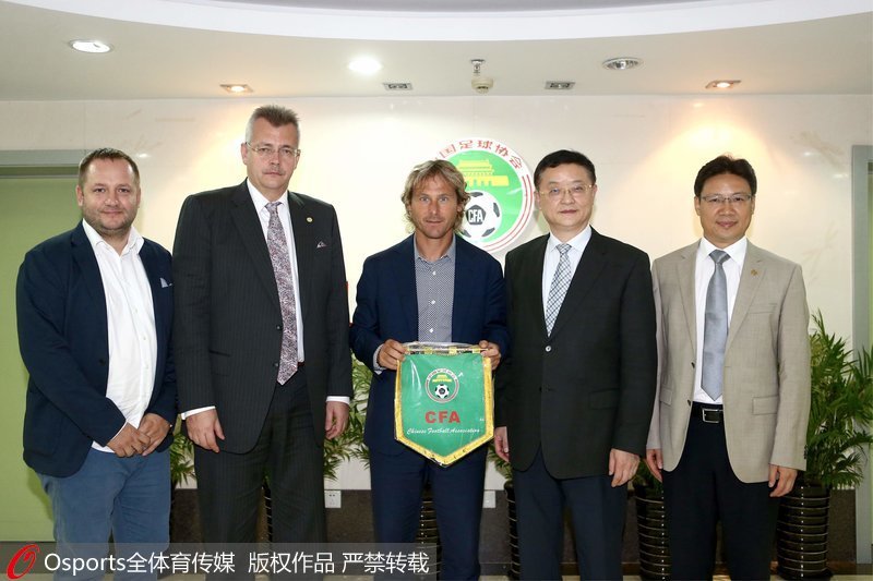 7月12日，中超形象大使內德維德拜訪中國足協。