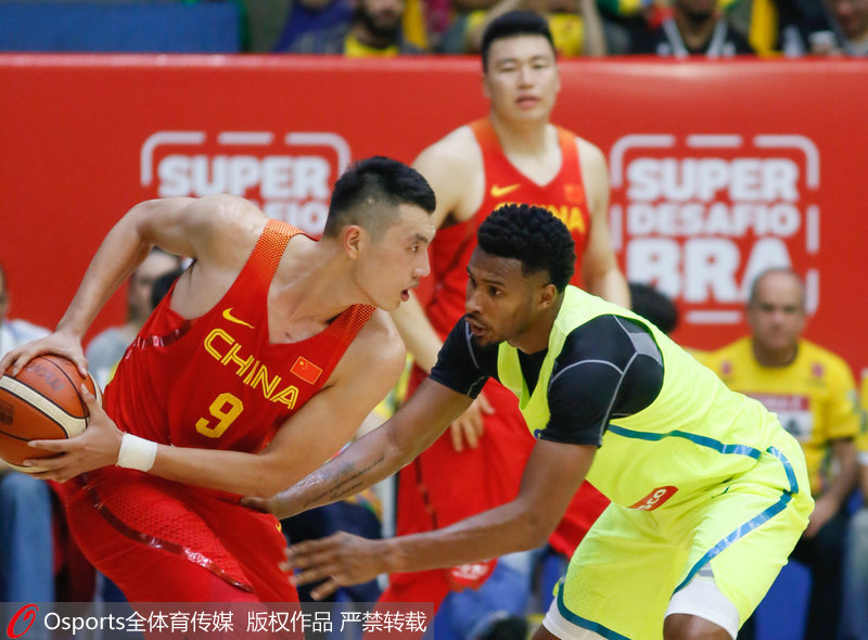 高清:奥运热身赛 中国男篮52-91惨负于巴西男篮