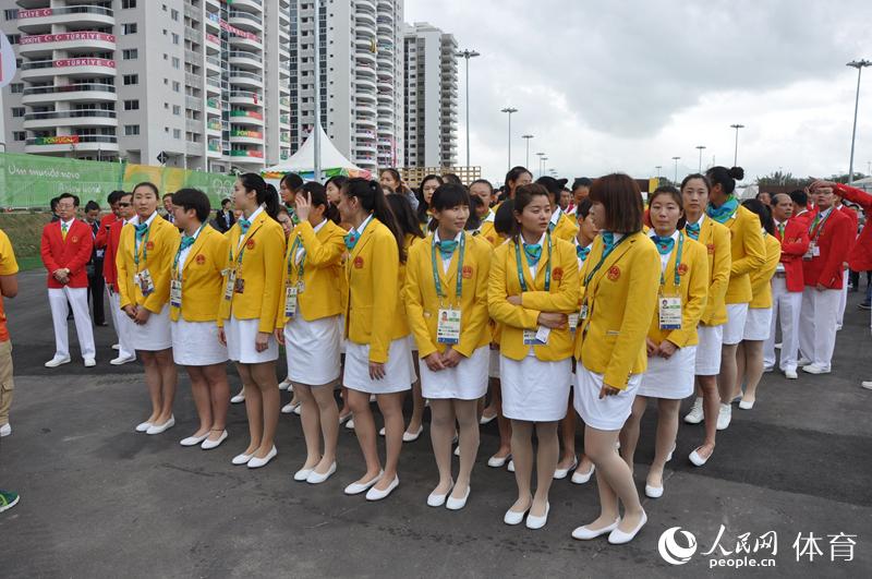 中國運動員參加升旗儀式
