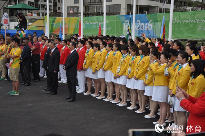 中國代表團舉行升旗儀式