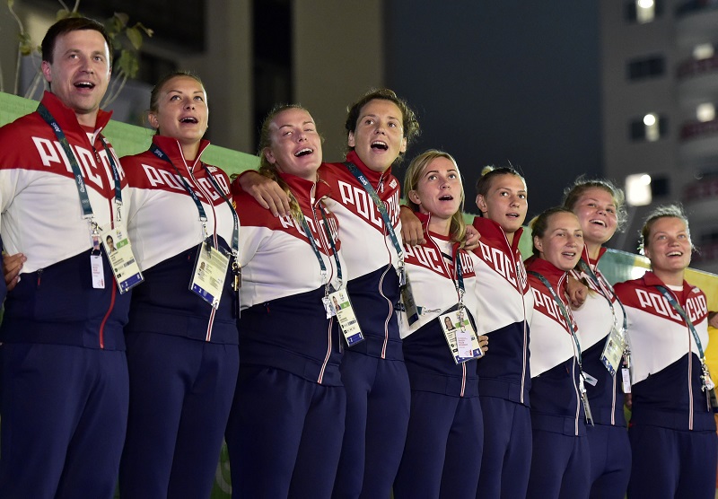 俄羅斯體育代表團成員在升旗儀式上。