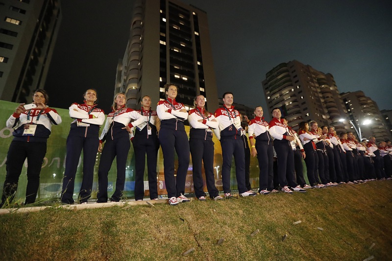 俄羅斯體育代表團成員在升旗儀式上。