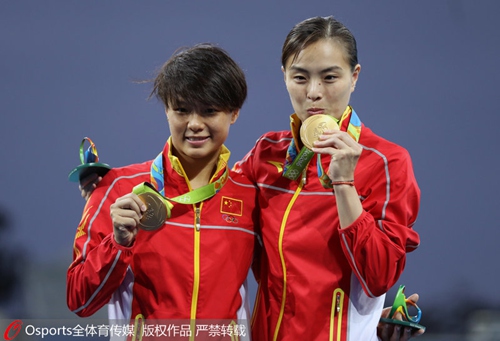 吳敏霞與施廷懋獲得女子雙人三米板冠軍
