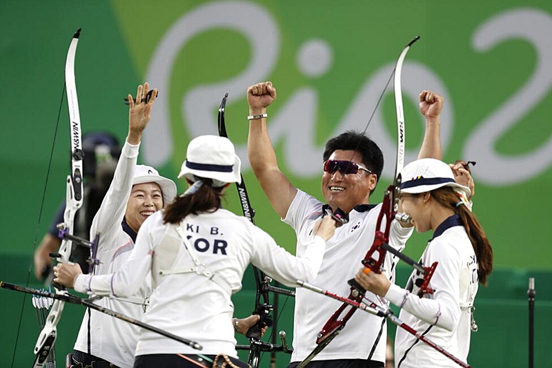 巴西當地時間8月7日下午，在裡約奧運會射箭女子團體決賽中，韓國隊以總比分5比1戰勝俄羅斯隊，獲得冠軍。 新華社記者韓岩攝