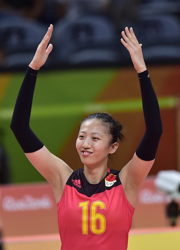 中國隊球員丁霞在比賽中慶祝得分。 