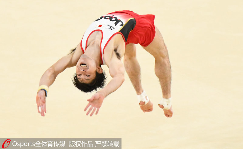 日本名將內村航平在自由體操比賽中