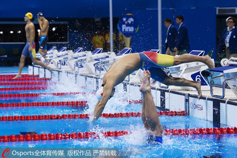 巴西當地時間8月11日晚上，在2016年裡約奧運會男子200米仰泳決賽中，徐嘉余、李廣源分列第4、第6。圖為李廣源入水。