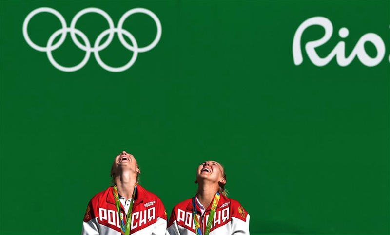 巴西當地時間8月14日，在巴西裡約熱內盧進行的2016年裡約奧運會網球女子雙打決賽中，俄羅斯組合維斯妮娜/馬卡洛娃以2比0擊敗瑞士組合辛吉斯/巴辛斯基，奪得冠軍。新華社記者程敏攝
