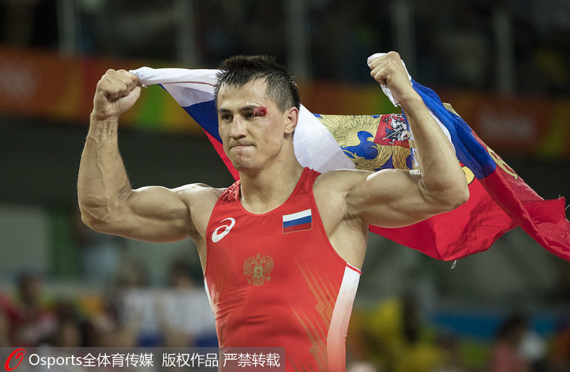巴西當地時間8月14日下午，在2016年裡約奧運會男子古典式摔跤75公斤決賽中，俄羅斯選手弗拉索夫帶傷奪冠。