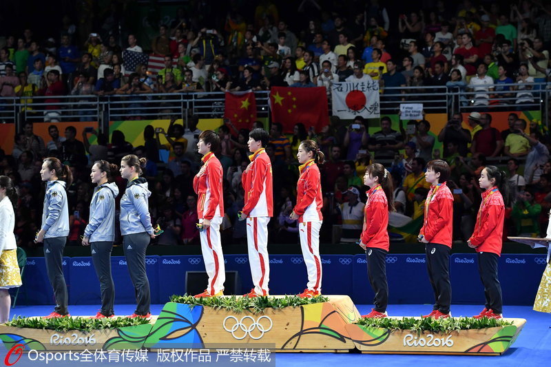 場館內奏響中華人民共和國國歌