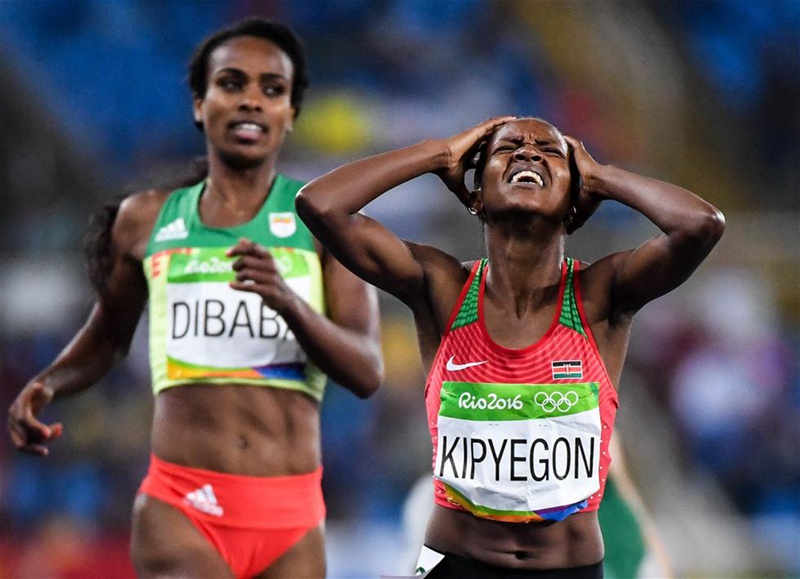 巴西當地時間8月16日晚上，在2016年裡約奧運會田徑女子1500米決賽中，肯尼亞選手基普葉戈以4分08秒92的成績奪冠。 新華社記者劉大偉攝