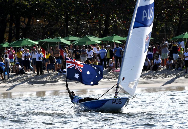 巴西當地時間8月16日下午，在2016年裡約奧運會帆船男子激光級比賽中，澳大利亞選手伯頓奪冠。  新華社記者劉杰攝