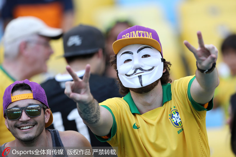 现场热情的巴西球迷