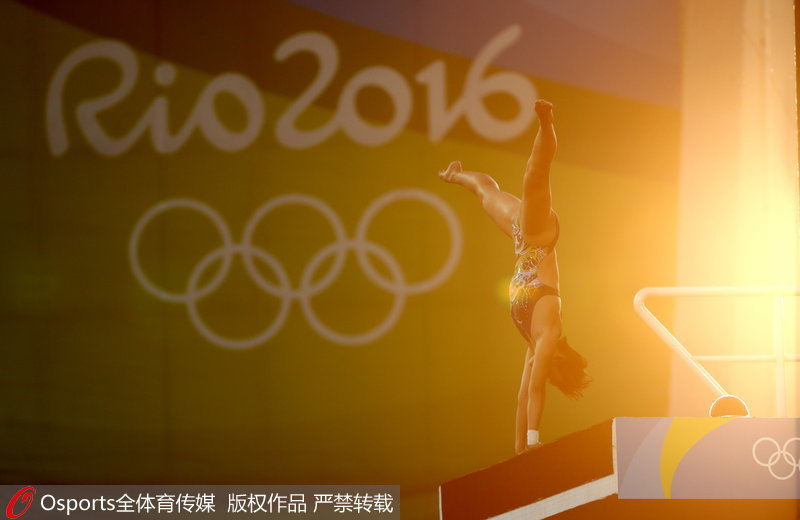 巴西當地時間8月17日下午，在2016年裡約奧運會跳水女子10米跳台預賽中，中國選手任茜、司雅杰包攬前兩名晉級半決賽。
