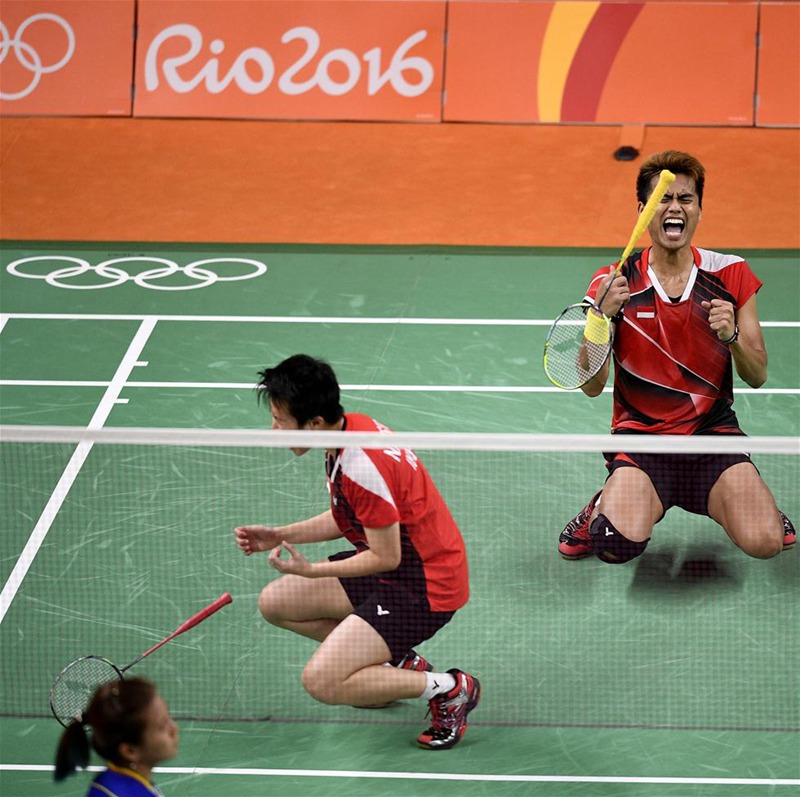 巴西當地時間8月17日中午，在2016年裡約奧運會羽毛球混雙決賽中，印尼選手阿馬德/納西爾以2比0戰勝馬來西亞選手陳炳順/吳柳瑩，獲得冠軍。新華社記者王鵬攝