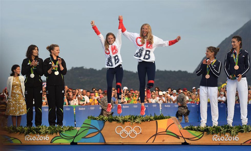 巴西當地時間8月18日下午，在2016年裡約奧運會女子帆船470級比賽中，英國組合米爾斯和克拉克獲得冠軍。新華社記者 李尕 攝