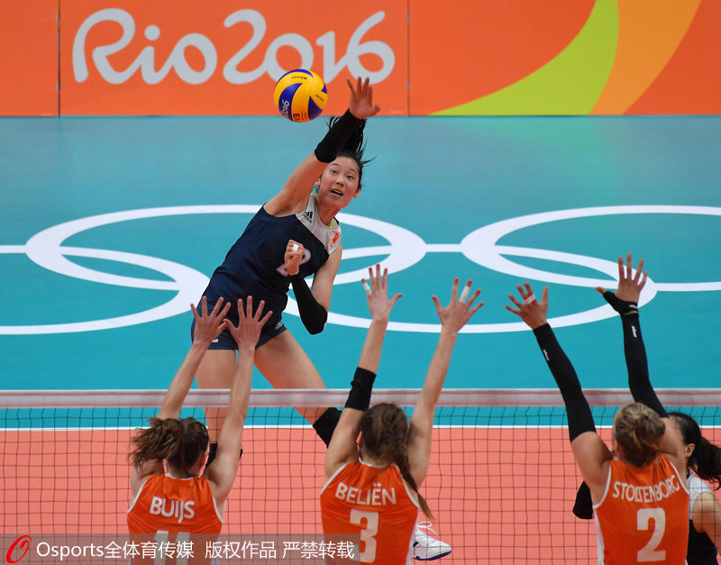 巴西當地時間8月18日晚上，在剛剛結束的裡約奧運會女子排球半決賽爭奪中，中國女排頂住壓力，以3-1（27-25、23-25、29-27、25-23）取勝荷蘭女排，強勢進軍決賽。