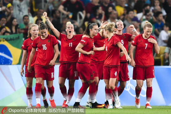 德國女足慶祝勝利