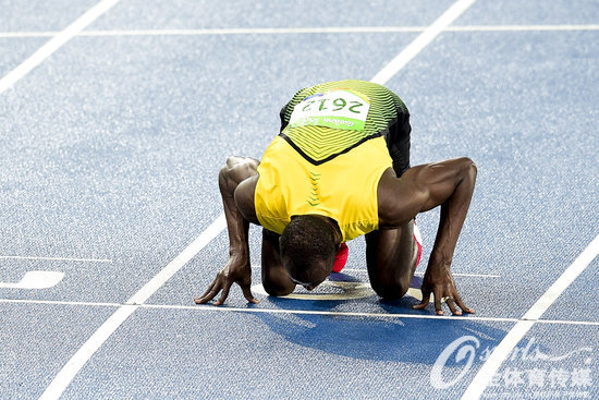 2016年裡約奧運會，博爾特200米以19秒78的成績輕鬆奪冠，賽后激動的親吻比賽場地。