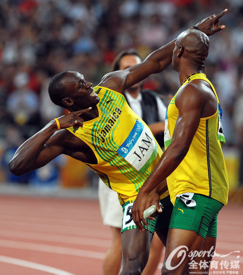 2008年北京奧運會，牙買加隊奪得4x100米接力冠軍后，博爾特首次包攬男子100米、200米、4x100米三塊金牌，殊不知，這僅是傳奇的開始。
