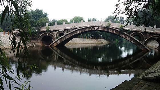 永年縣境內的全國文物保護單位——歷史悠久、造型優美的弘濟橋。人民網記者 王霞光攝