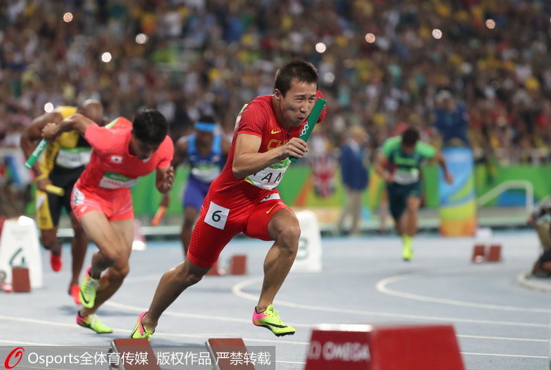 中国选手汤星强跑第一棒